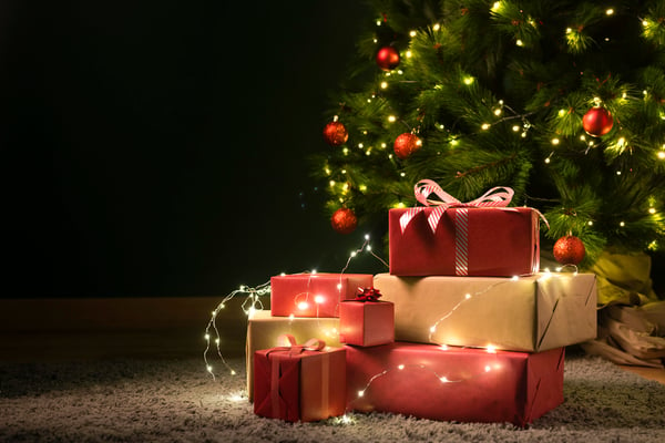 front-view-christmas-tree-gifts (1)